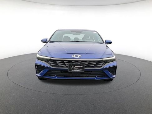 Used 2025 Hyundai Elantra SEL image 2