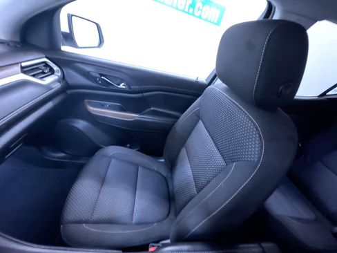 Used 2023 GMC Acadia SLE w/ Driver Convenience Package image 33