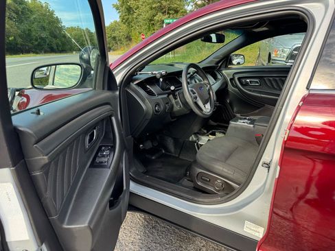 Used 2017 Ford Taurus Police Interceptor AWD image 9