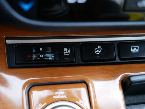 Used 2013 Lexus ES 300h w/ Luxury Pkg FWD image 28