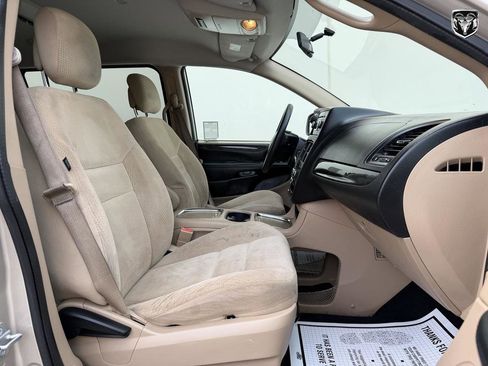 Used 2016 Dodge Grand Caravan SXT FWD image 11