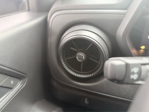 Used 2025 Chevrolet Colorado Trail Boss image 16