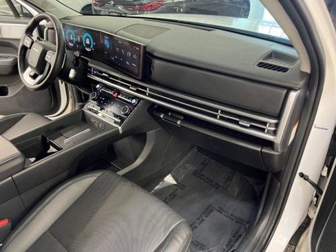 Used 2025 Hyundai Santa Fe SEL AWD/4WD image 9