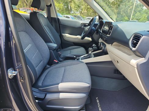 Certified 2024 Hyundai Venue Limited FWD image 21