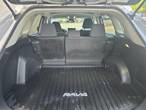 Used 2023 Toyota RAV4 LE FWD image 13