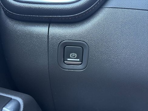 Used 2022 GMC Sierra 1500 AT4 w/ AT4 Premium Package image 29