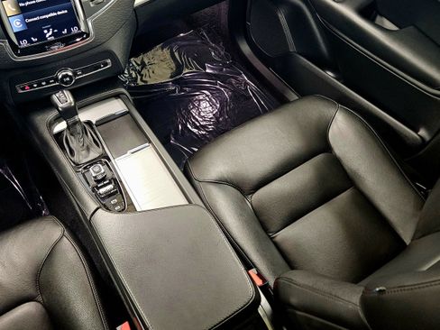 Used 2021 Volvo XC90 T5 Momentum image 17