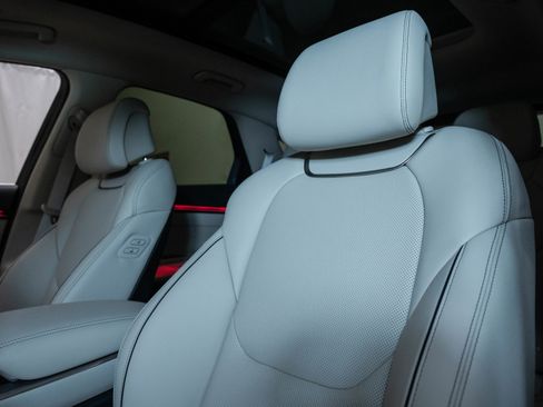 Used 2026 Genesis GV70 2.5T Advanced image 18