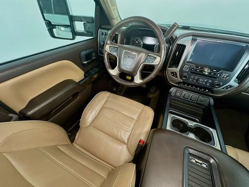 Used 2017 GMC Sierra 2500 Denali w/ Duramax Plus Package AWD/4WD image 9