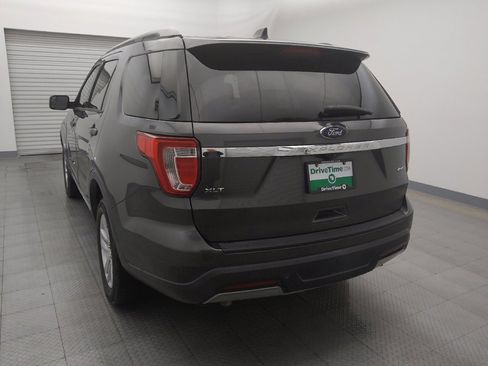 Used 2019 Ford Explorer XLT image 6