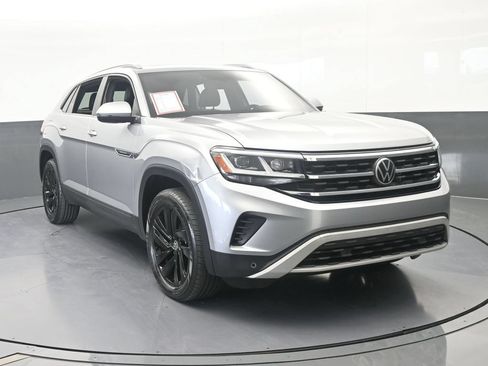 Used 2022 Volkswagen Atlas Cross Sport SE FWD image 9