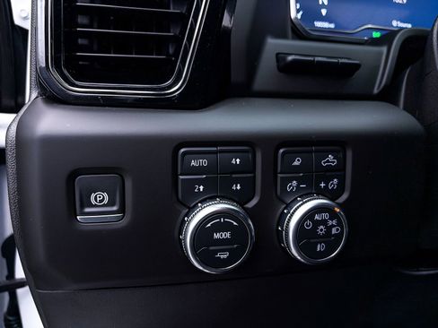 Used 2025 GMC Sierra 1500 Pro w/ Pro Value Package image 5