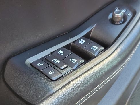 Used 2024 Jeep Grand Cherokee Limited w/ Black Appearance Package image 16