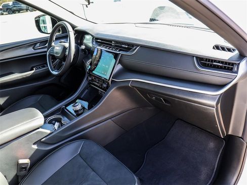 New 2025 Jeep Grand Cherokee L Altitude image 14