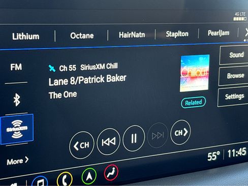 Used 2021 GMC Yukon XL SLT w/ SLT Premium Package image 7