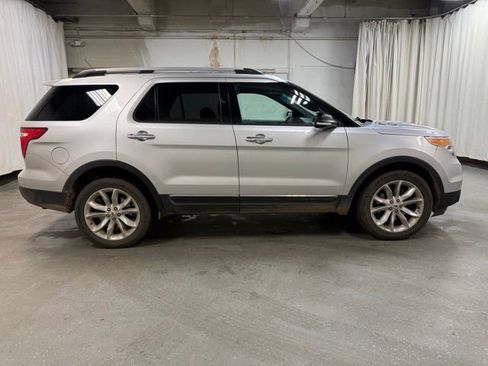 Used 2015 Ford Explorer XLT w/ Equipment Group 202B AWD/4WD image 4