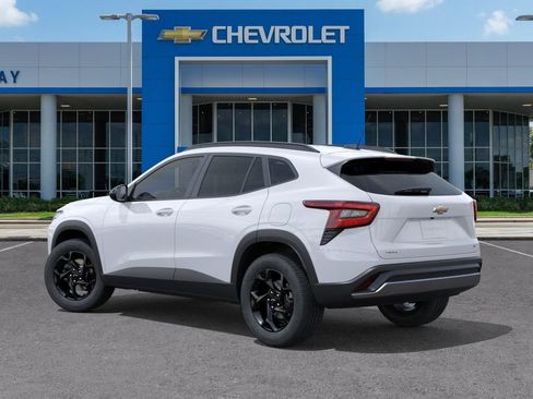 New 2026 Chevrolet Trax LT w/ Driver Confidence Package FWD image 3