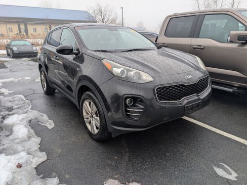 Used 2019 Kia Sportage LX image 3