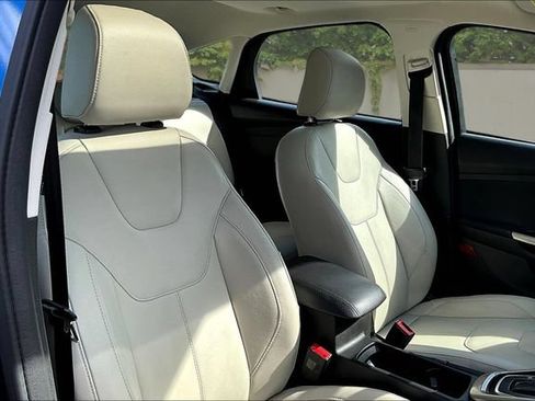 Used 2018 Ford Focus Titanium FWD image 29
