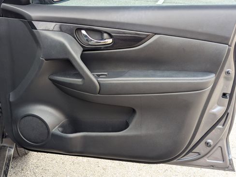 Used 2020 Nissan Rogue SL image 28