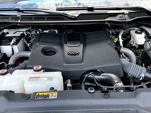 Used 2025 Toyota Tundra SR5 AWD/4WD image 31