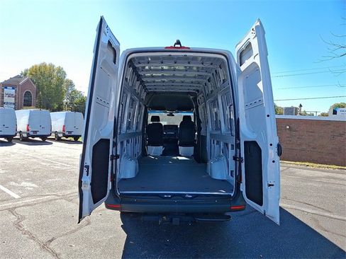 Used 2025 Mercedes-Benz Sprinter 2500 image 29