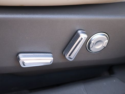 Used 2024 Lincoln Nautilus Reserve AWD/4WD image 9