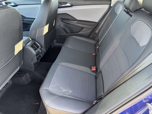 Used 2024 Volkswagen Taos SE image 6