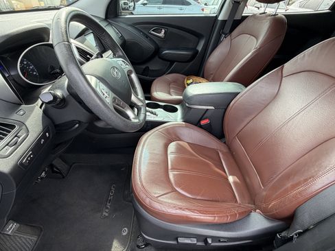 Used 2012 Hyundai Tucson Limited w/ Premium Pkg FWD image 11