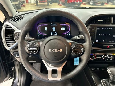 Used 2023 Kia Soul LX FWD image 17