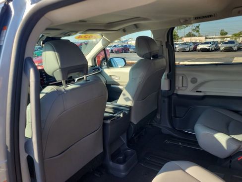 Used 2024 Toyota Sienna XLE image 9