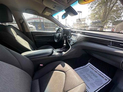 Used 2018 Toyota Camry LE image 20