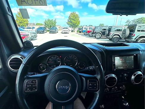 Used 2014 Jeep Wrangler Unlimited Sahara w/ Connectivity Group AWD/4WD image 8