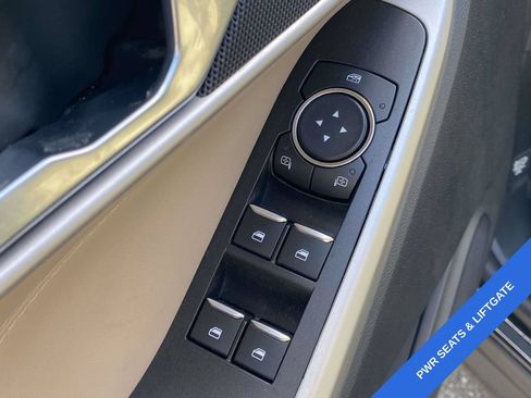 Certified 2022 Ford Explorer XLT RWD image 18