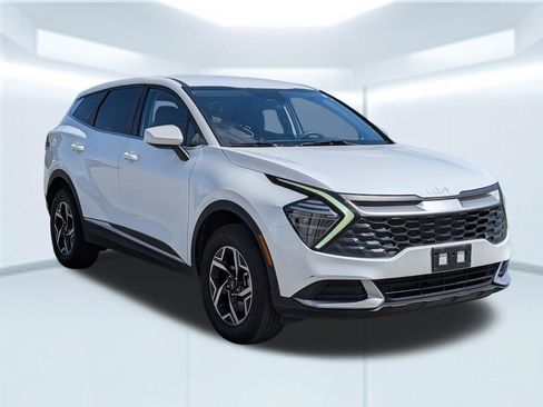Used 2024 Kia Sportage LX image 8