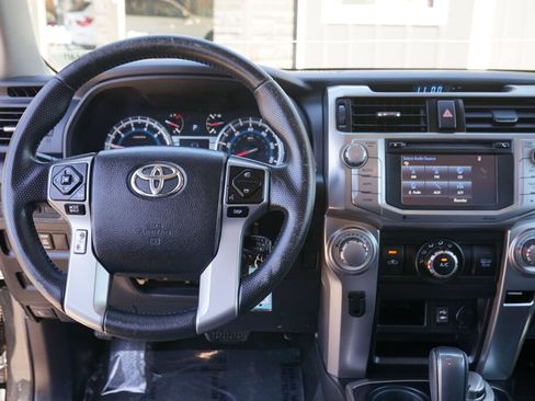 Used 2014 Toyota 4Runner SR5 AWD/4WD image 19