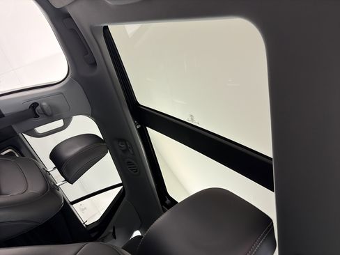 Used 2022 Ford Explorer XLT w/ Equipment Group 202A image 19