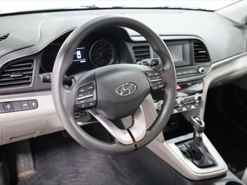 Used 2020 Hyundai Elantra SE FWD image 4