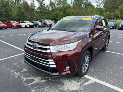 Used 2019 Toyota Highlander XLE AWD/4WD image 2