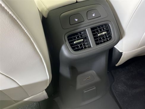 Used 2024 Buick Envision Avenir AWD/4WD image 21
