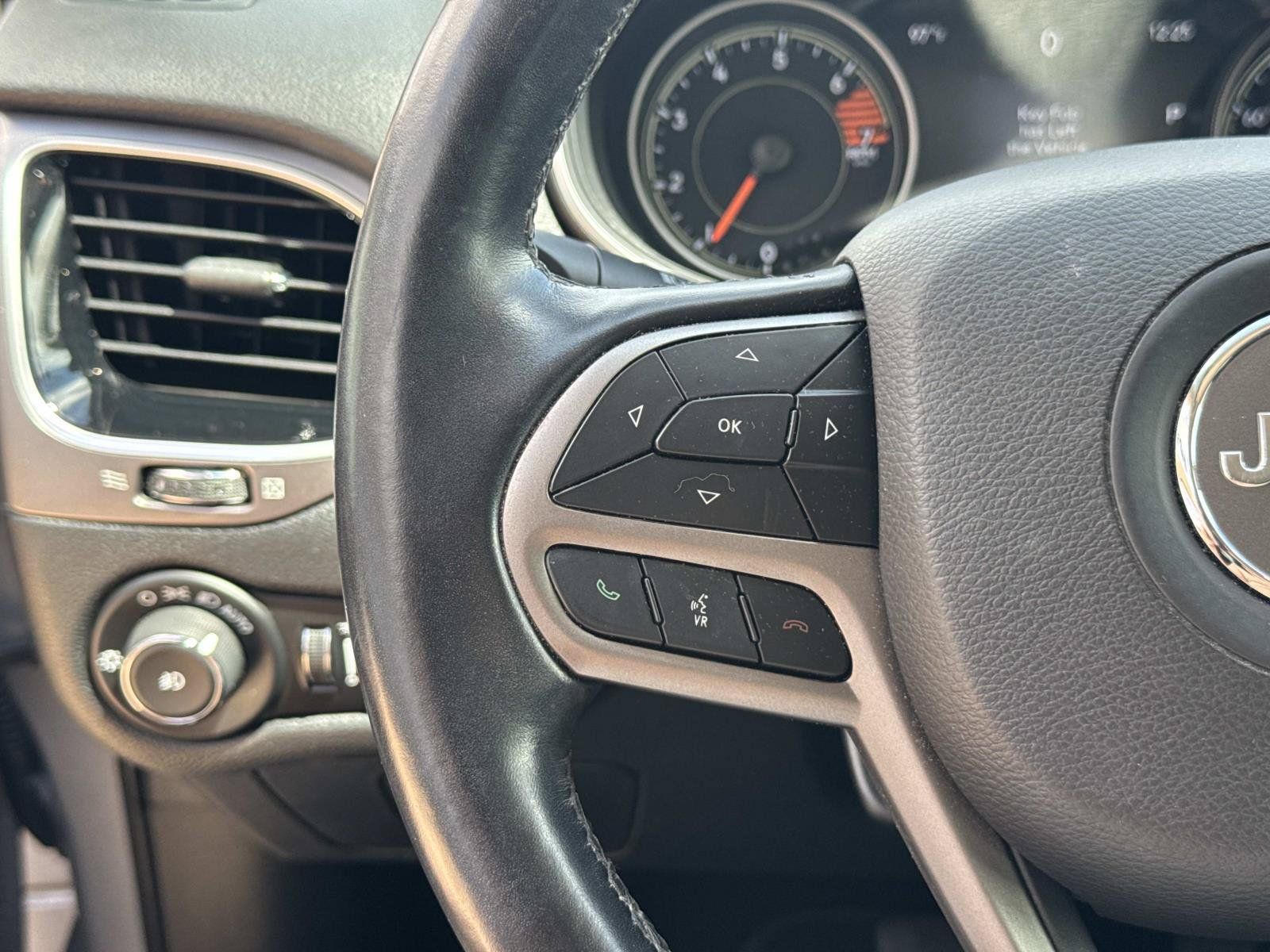 Used 2020 Jeep Cherokee Limited FWD image 35