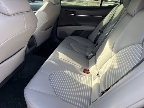 Used 2022 Toyota Camry SE w/ Cold Weather Package image 15