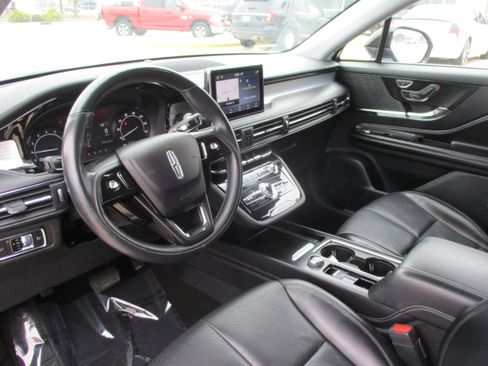 Used 2022 Lincoln Corsair Standard w/ Premium Package image 14