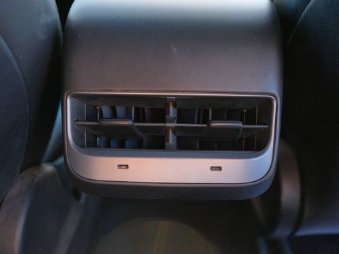 Used 2021 Tesla Model Y Long Range AWD/4WD image 27
