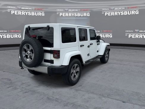 Used 2016 Jeep Wrangler Unlimited Sahara w/ Connectivity Group AWD/4WD image 8