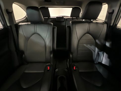 Used 2025 Toyota Highlander XLE image 26