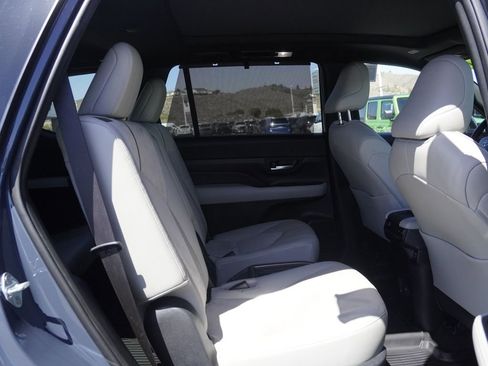 Used 2024 Toyota Grand Highlander AWD Hybrid image 31