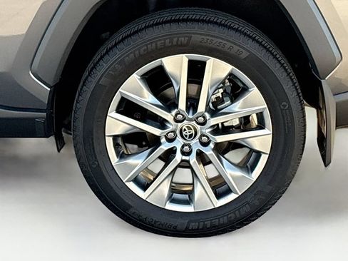 Used 2022 Toyota RAV4 Limited AWD/4WD image 31