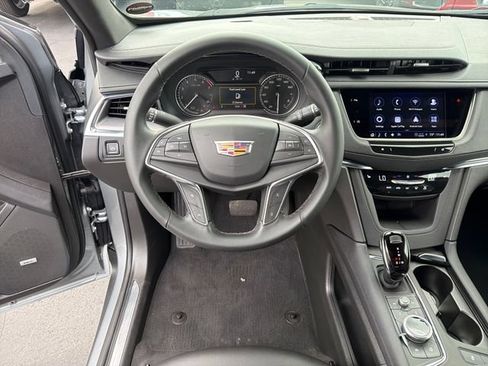 Certified 2025 Cadillac XT5 Luxury AWD/4WD image 13