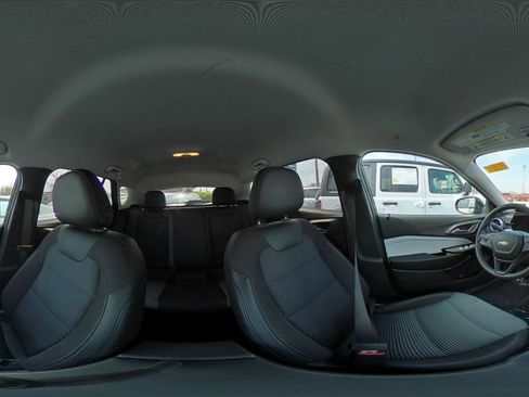 Used 2025 Chevrolet Trax LT image 37